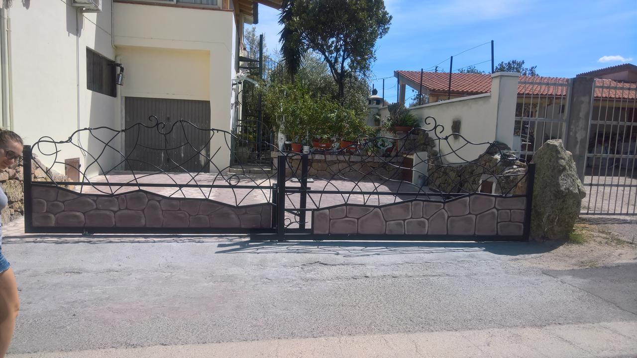 Casa Vacanza Giulia Budoni Bagian luar foto